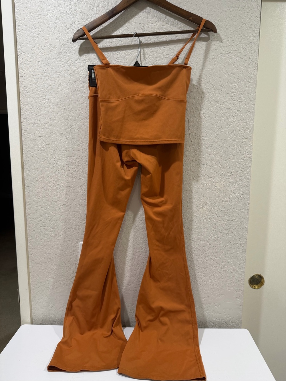 Revolve WellBeing+BeingWell Flowwell Miss Tank & Callista Pant Flare SET Size XS